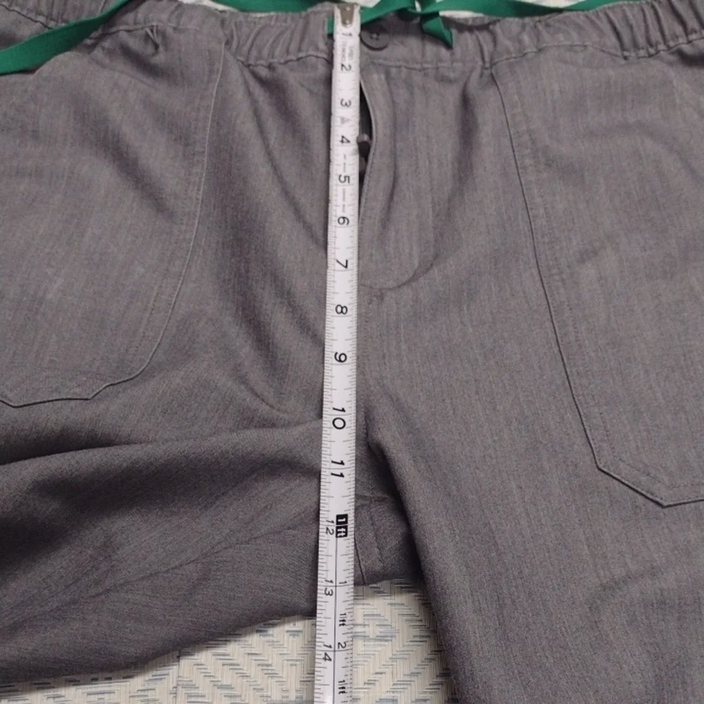 Figs Men's Scrub Pants in Gray